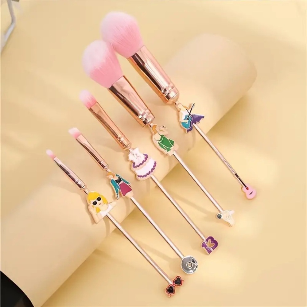 Taylor Swift Makeup Brushes, 5 Piece Taylor Swift Makeup Brush Set